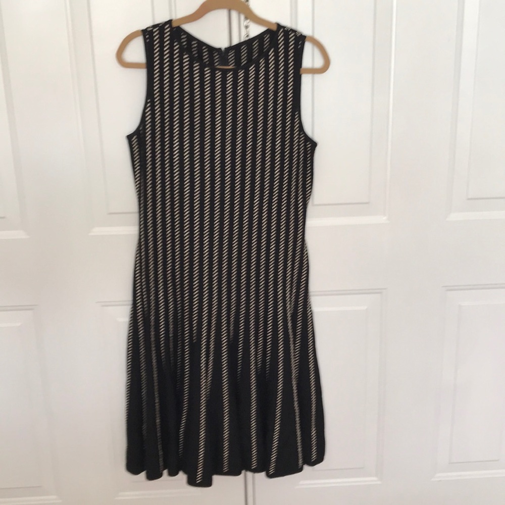 St John classic black knit with gold thread sz 8